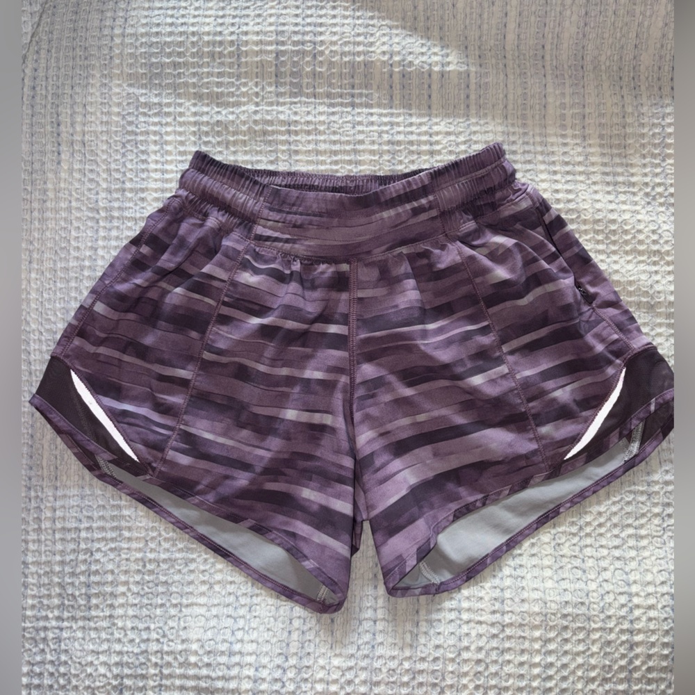 Lululemon Hotty Hot shorts 4”